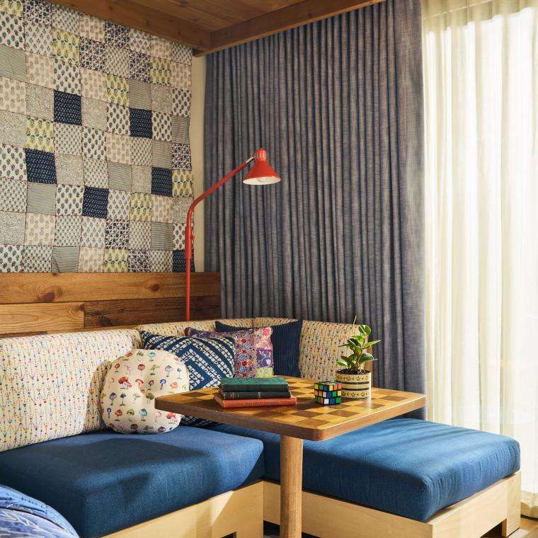 Connecting King with Nook and Two Queens