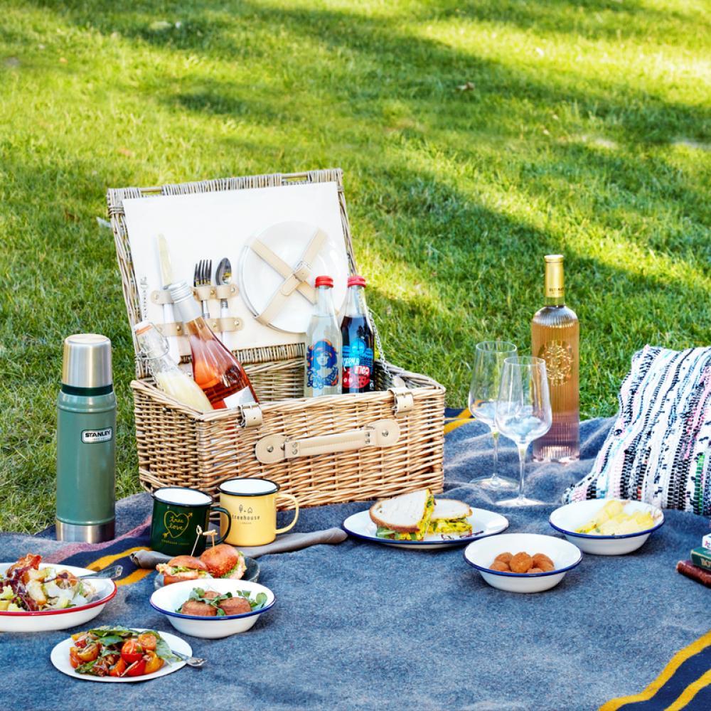  Picnic in a park